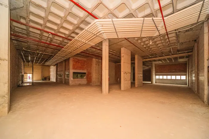 Ampla loja no Granbery, com espaço para grandes ideias para venda