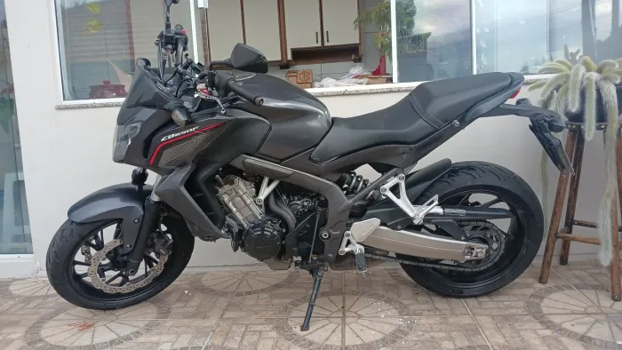 CB 650 F super inteira