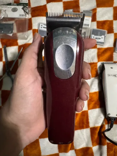 Máquina Wahl Cordless (necessita manutenção).