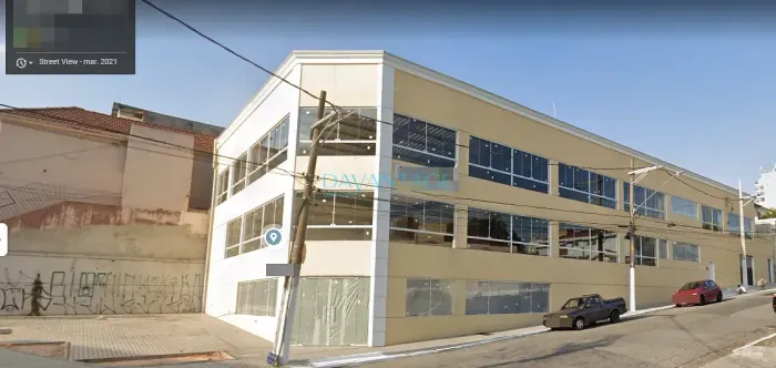 Loja para compra ou locação no melhor ponto comercial da região da Rua Doutor Zuquim em Sa