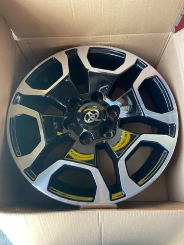 Roda Hilux aro 18 Black diamantada.