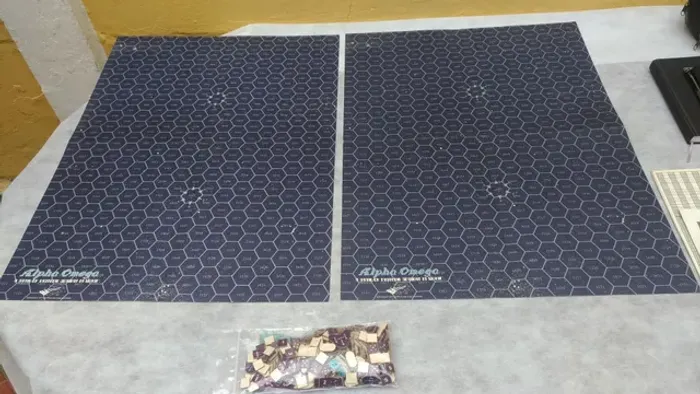 Jogo Alpha Omega de combate no espaço, em inglês, bom estado.