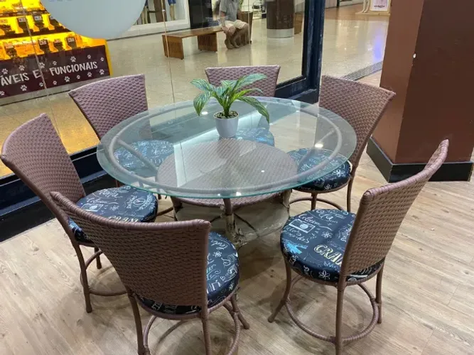 Mesa Redonda e 6 Cadeiras para Decorar com Estilo