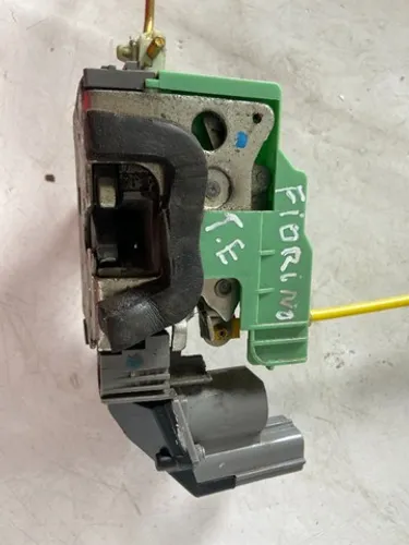 Tranca de Porta Traseira Esquerda Fiorino 2018