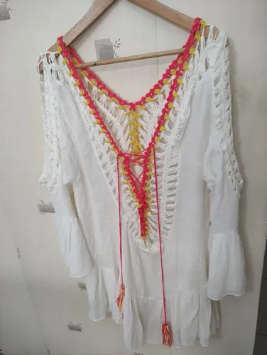 Saída de praia Tam G (44-46) 55,00<br>ALTURA 91CM<br>LARGURA 63CM<br>MANGA FLARE