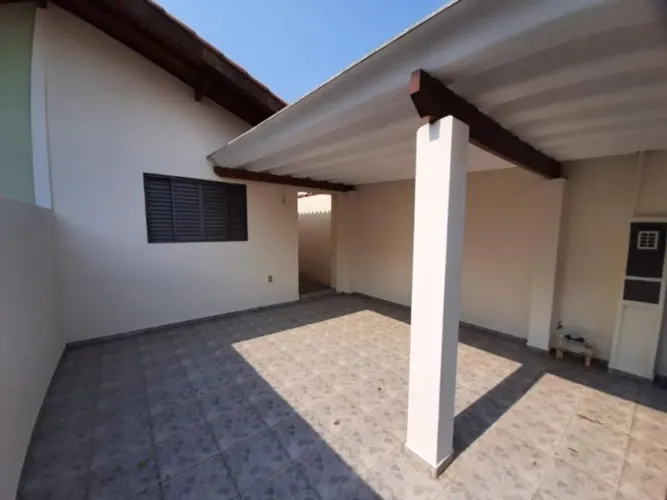 Casa com dois dormitórios à venda em localização estratégica na Vila Furlan