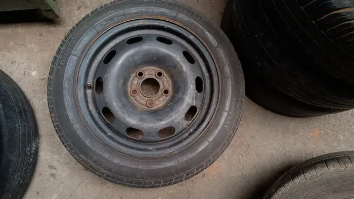 Roda Avulsa ou Estepe VW Fox Golf Audi Bora Polo Aro 15 Furação 5x100 com Pneu 195/65/15