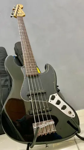 Baixo Fender Squier 5 Cordas Jazz Bass V