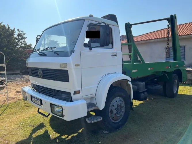 Caminhão VW12.140 poliguindaste