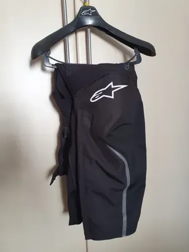 calça e outros. Alpinestars.