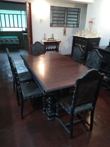 Mesa de Jantar Antiga de Madeira Maciça