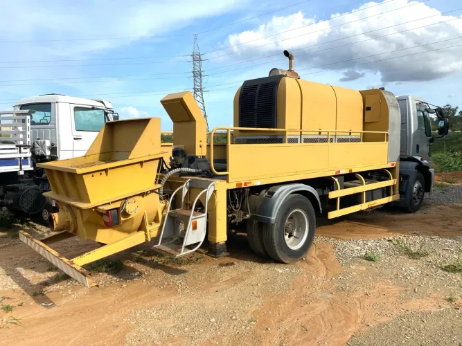 FORD 1319 ano 2013 - BOMBA DE CONCRETO