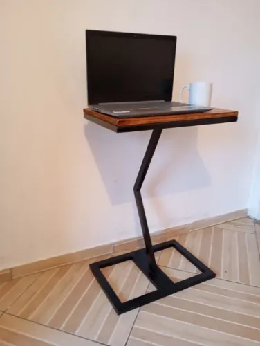 Mesinha Decorativa Estilo Industrial- Compacta e Moderna