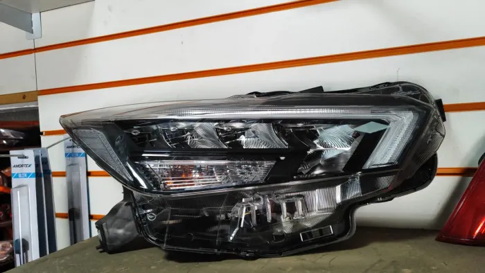 FAROL LADO DIREITO NISSAN VERSA 2023 FULL LED 