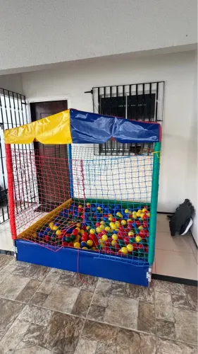 Pula pula e casinha de bolinha