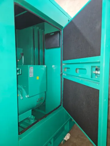 Gerador de Energia 375 kva Cummins carenado modelo C300D6