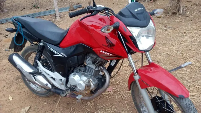 Vendo essa moto em perfeito estado de uso so pegar e rodar 