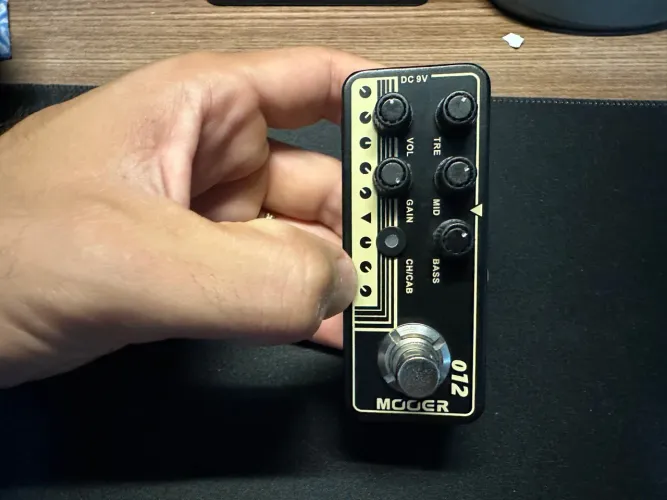 Pedal Mooer M012 Pré Amplificador Us Gold 100 M 012