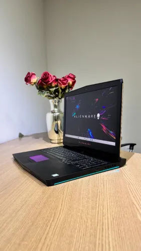 Notebook Dell Alienware i7 16Gb 1.2Tb SSD GTX 1070 8Gb 4k Retroiluminado RGB (Garantia)