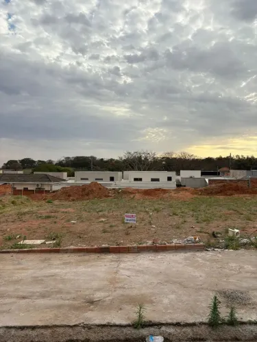 Lote/Terreno para venda possui 203 metros quadrados