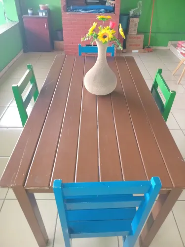 Mesa Jantar Madeira maciça + 4 cadeiras. 