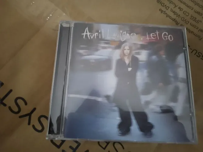 CD AVRIL LAVIGNE - LET GO (2002) (NOVO/IMPECÁVEL)
