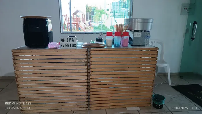 Balcão de madeira para eventos lanches