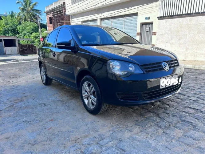 Volkswagen Polo Sedan 1.6 MI Total Flex 8V 4P 2013