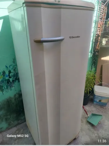 Vendo geladeira Electrolux 