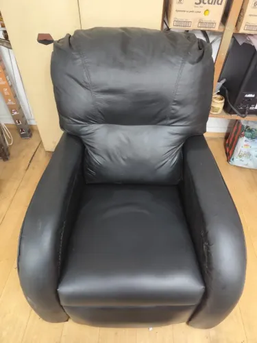 Poltrona Reclinável Seminova Luizzi Estofados