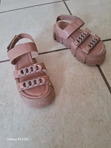 Sandalia papete tratorada