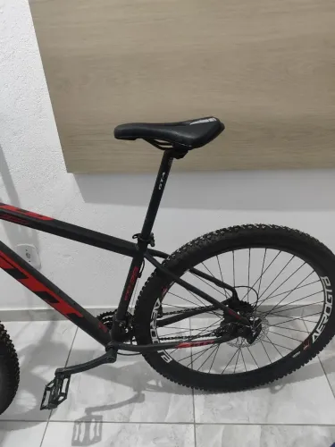 Bicicleta aro 29 mtb. Nova , só 2 meses de uso. TEM CONVERSA 