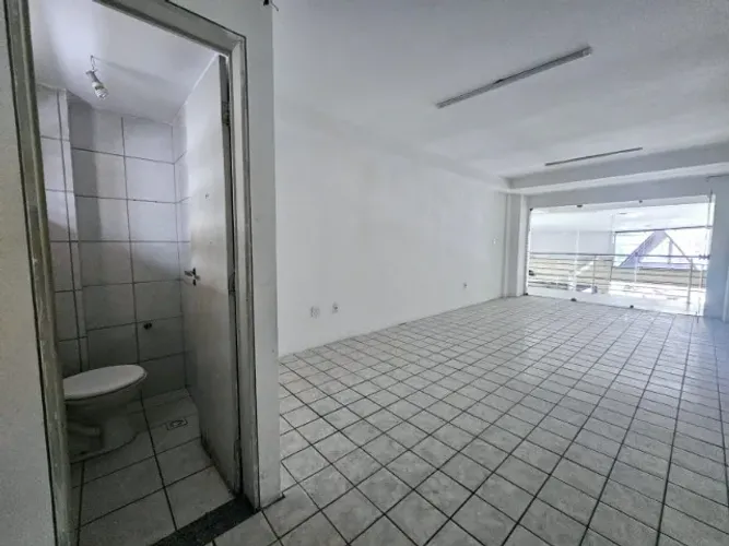 Vendo Loja c/ 30,89m2 em Manaíra, a 2 ruas da praia, no melhor do Retão de Manaíra