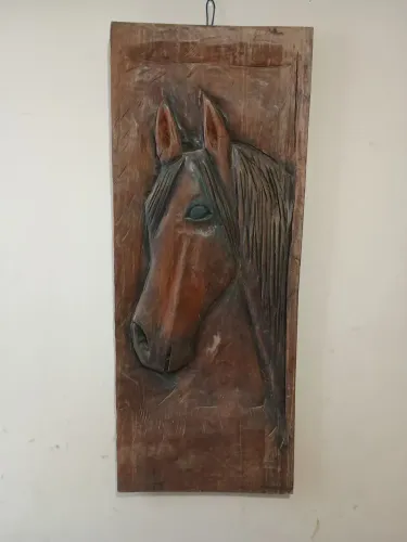 Escultura de Cavalo em Madeira entalhada 37x 92 cm
