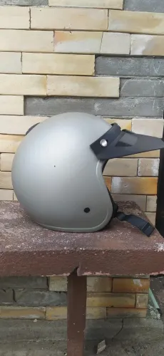 Capacete sem queixeira