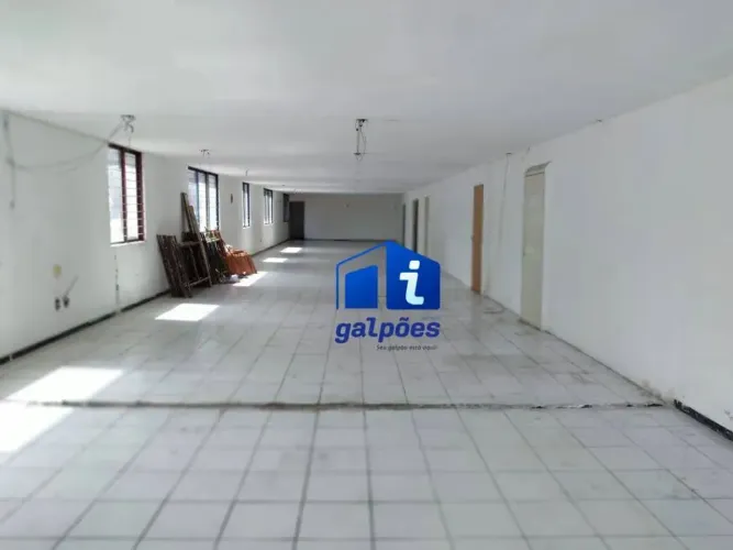 Prédio tipo loja com 1.300 m² às margens da Av. Dantas Barreto no Centro, Recife - PE