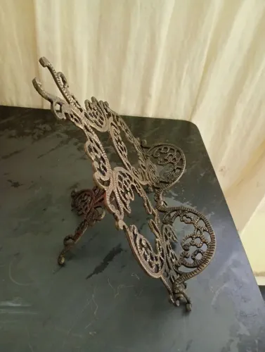 Suporte para livros em bronze