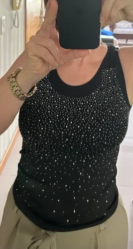 Camiseta preta com brilho comprada nos EUA
