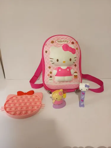 Lote mochila+ brinquedos Hello kitty