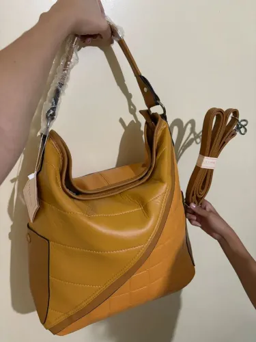 Bolsa de Ombro Amarela com Design Moderno