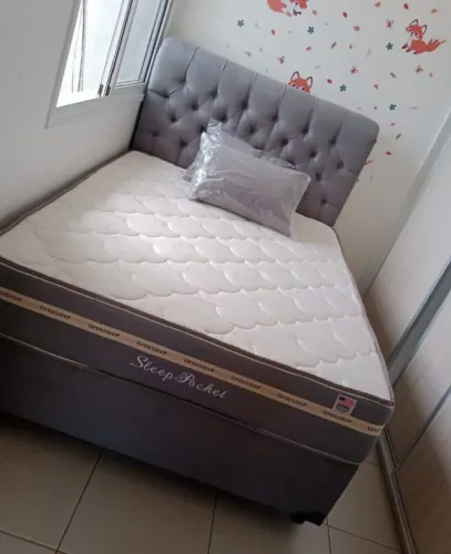 Cama casal com travesseiro grátis