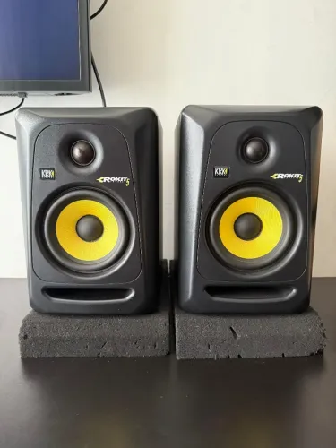 Par de Monitores KRK Rokit 5