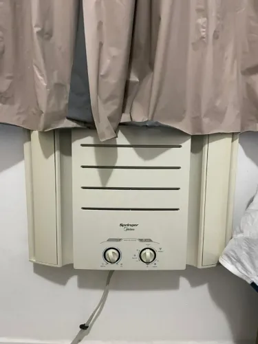 Ar-condicionado de Janela Springer Midea Mecânico Frio 7.500 BTU/h 220v
