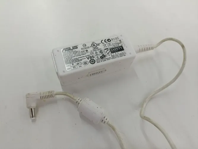 Fonte ASUS R33030 V85