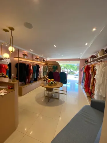 OPORTUNIDADE! LINDOS MÓVEIS PARA LOJA DE ROUPAS