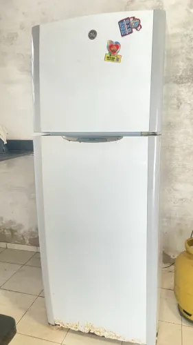 Geladeira e colchão casal