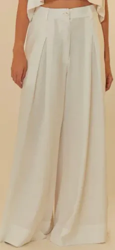 Calça Pantalona Pregas Farm Off White