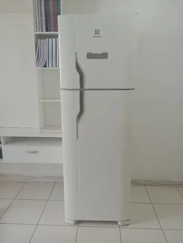 Geladeira electrolux frostfree 371 litros não gelando