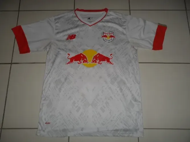 Camisa Bragantino New Balance branca tamanho M número 24