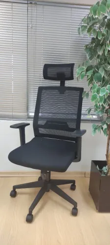 Cadeira presidente com apoio de cabeça